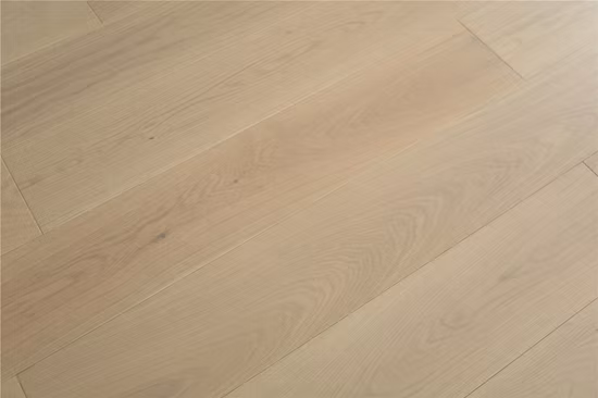 Pavimenti in legno ingegnerizzato polverosi/rivestimento UV