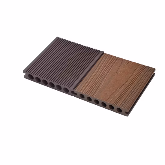 Pavimentazione in legno per patio esterno in teak