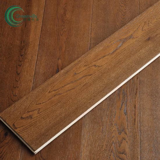 Pavimenti in legno di rovere francese con superficie in legno affumicato