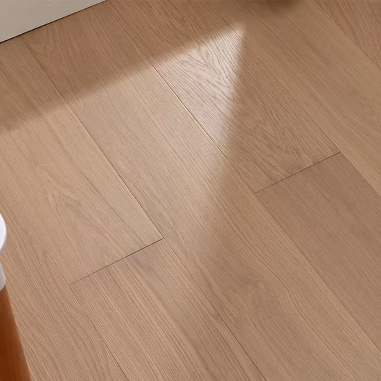 Pavimenti in legno ingegnerizzato in teak europeo