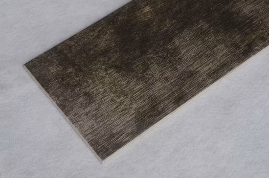 Nuovo pavimento in legno flessibile nel design delle piastrelle in legno del pavimento Foshan