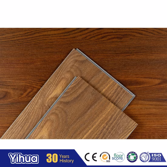 Pavimento in PVC vergine durevole con clic in composito di plastica in legno di rovere spazzolato standard Ce
